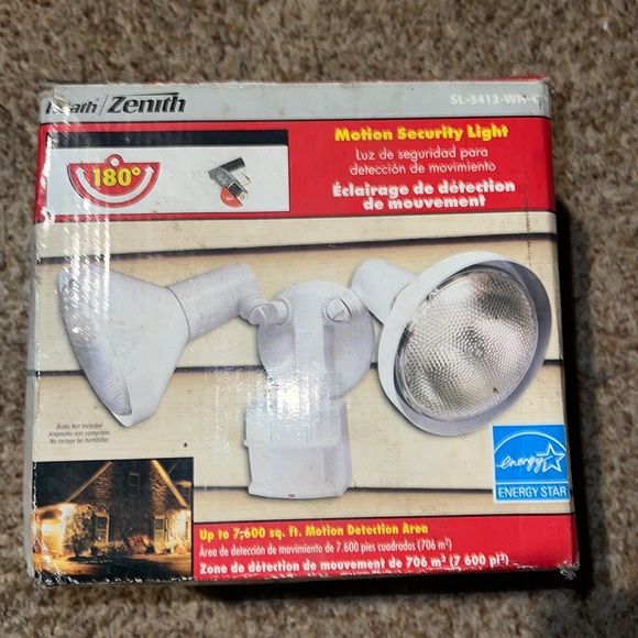Globe Electric HZ-5412-WH 180 Degree Motion Activated Security Light - Picture 1 of 7